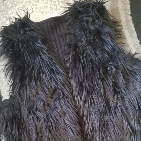 Faux fur vest - Picture 3 of 5